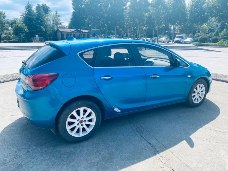 青岛13年别克英朗7