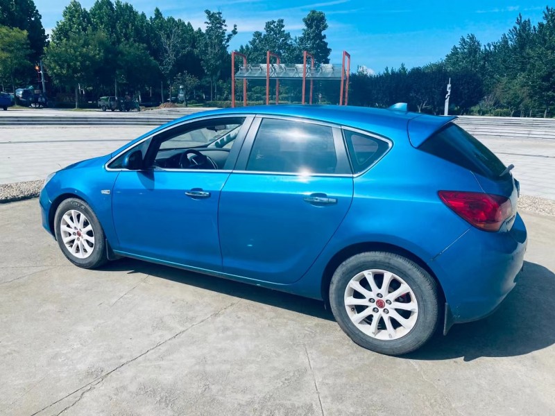 青岛13年别克英朗8