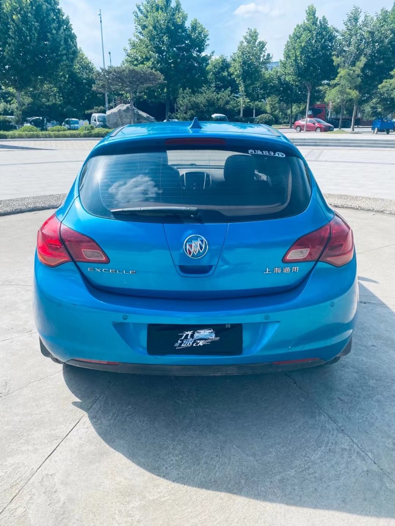 青岛13年别克英朗9