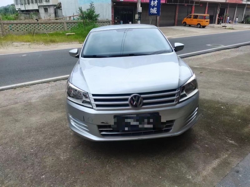 武汉15年大众桑塔纳1