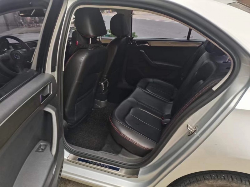 武汉15年大众桑塔纳4