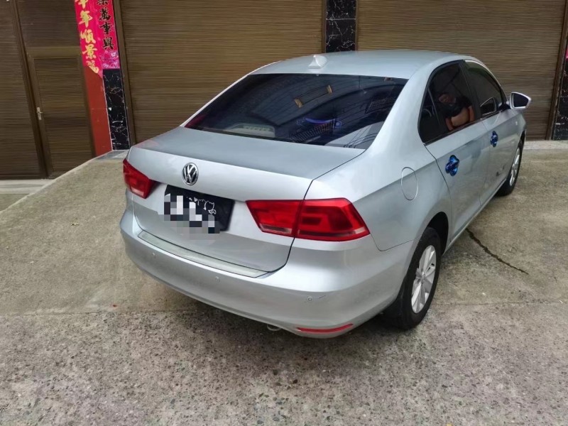 武汉15年大众桑塔纳6