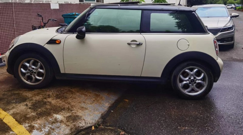 成都13年寶馬MINI6