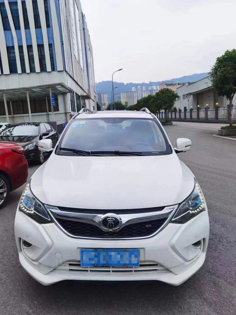 成都17年比亚迪宋9