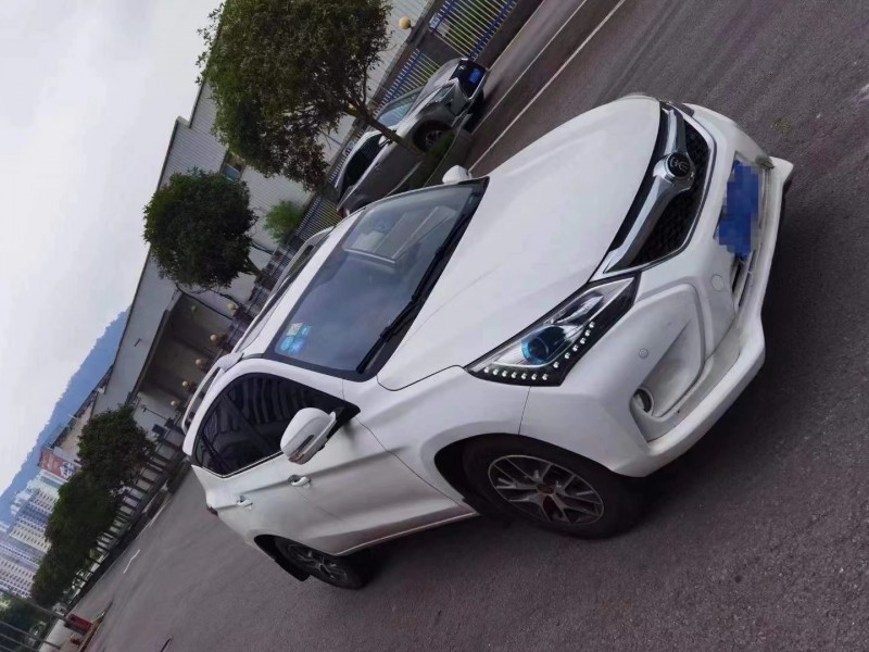 成都17年比亚迪宋8