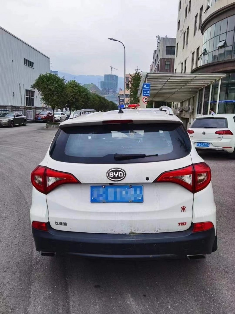 成都17年比亚迪宋1