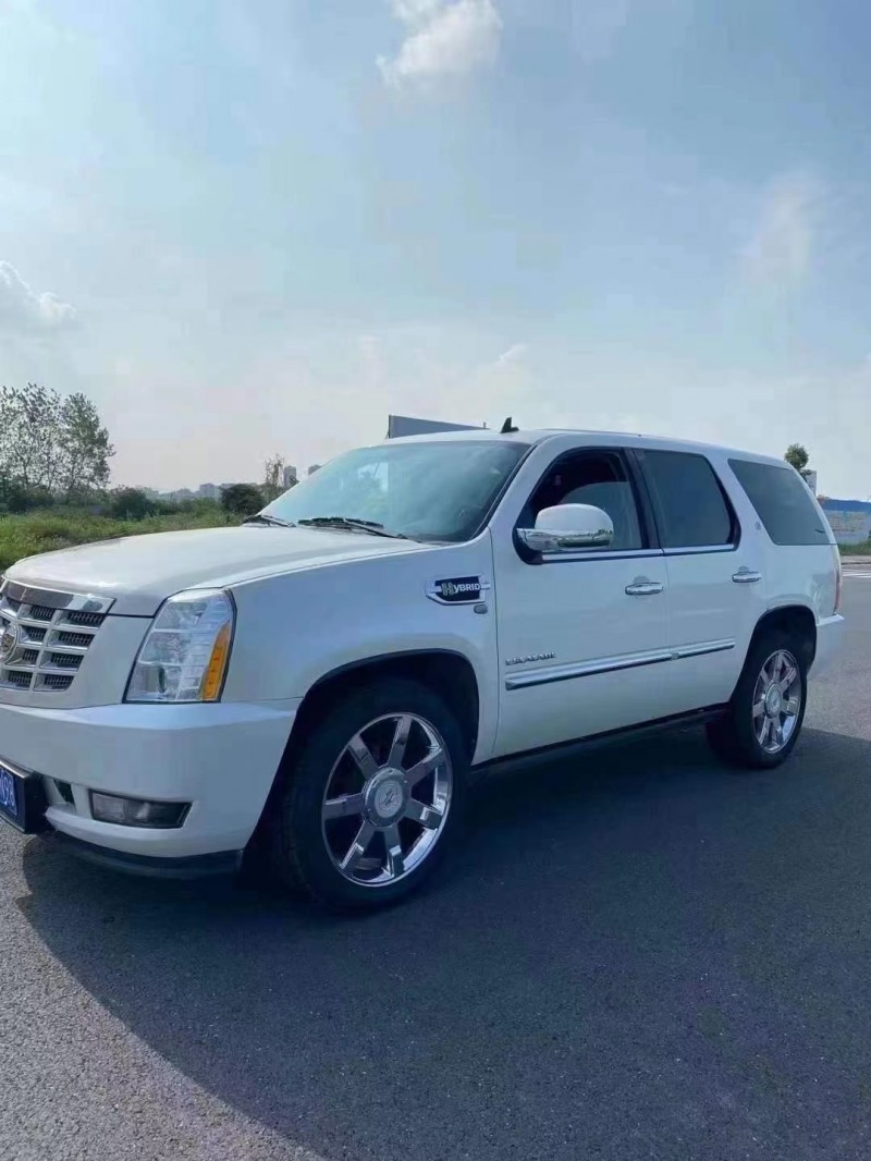 益阳11年凯迪拉克凯雷德2