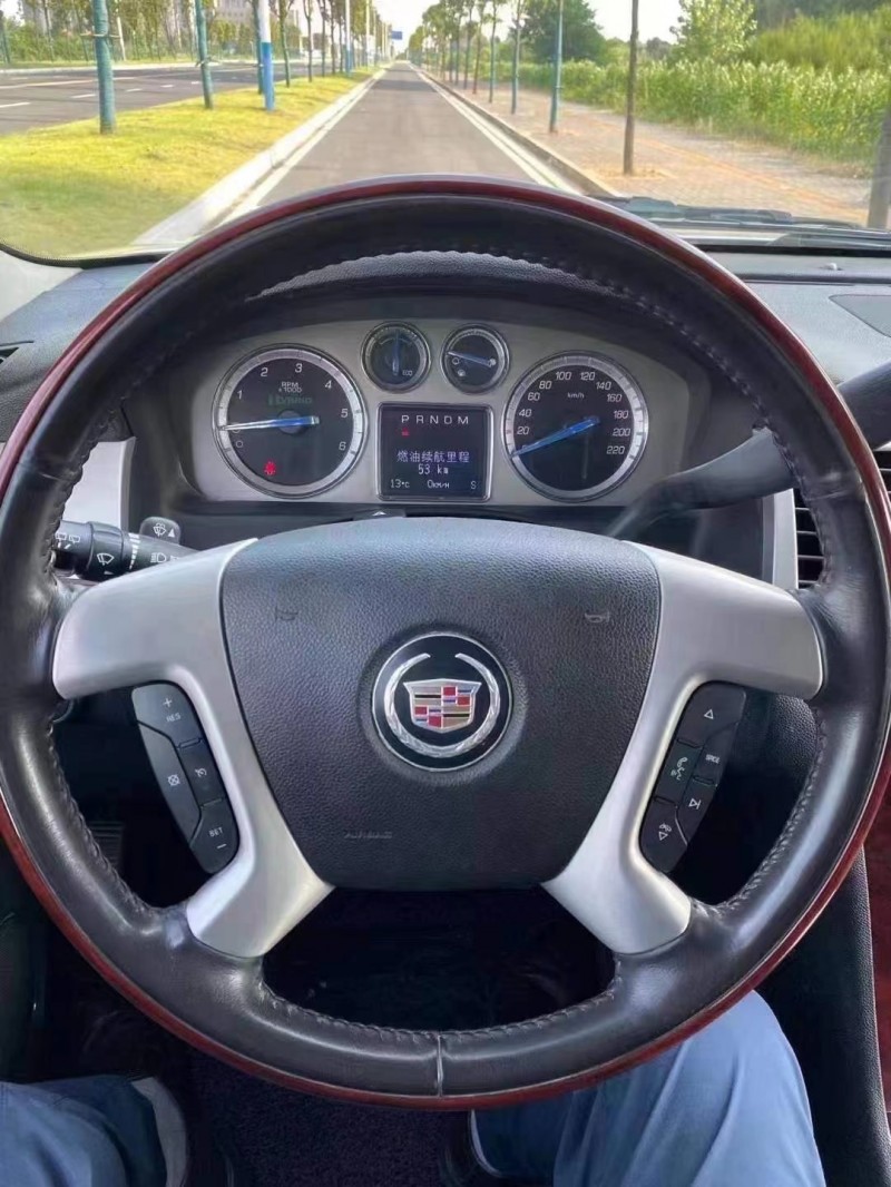 益阳11年凯迪拉克凯雷德6