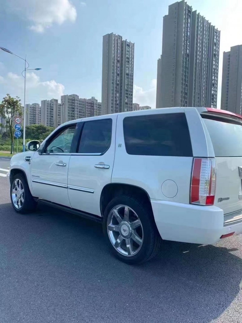 益阳11年凯迪拉克凯雷德8