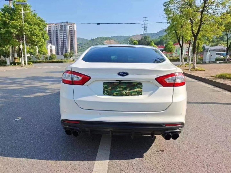 恩施15年福特蒙迪歐9