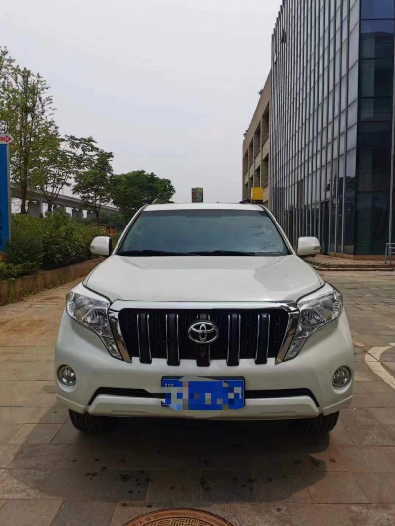 武汉16年丰田普拉多1