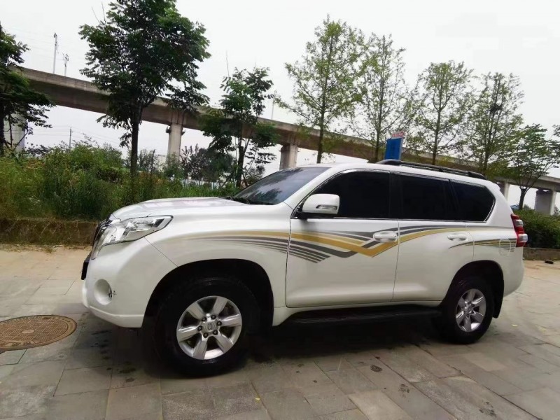 武汉16年丰田普拉多2