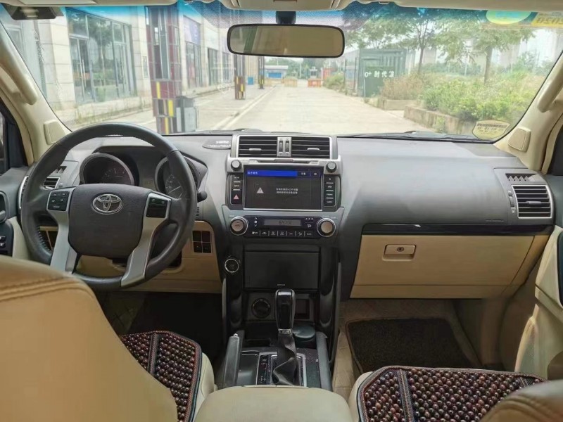 武汉16年丰田普拉多3