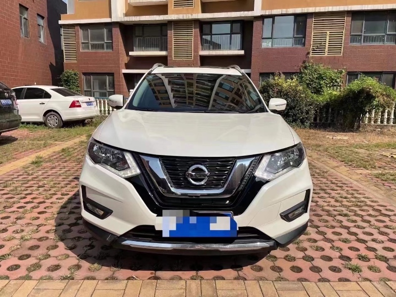 枣庄18年日产奇骏1