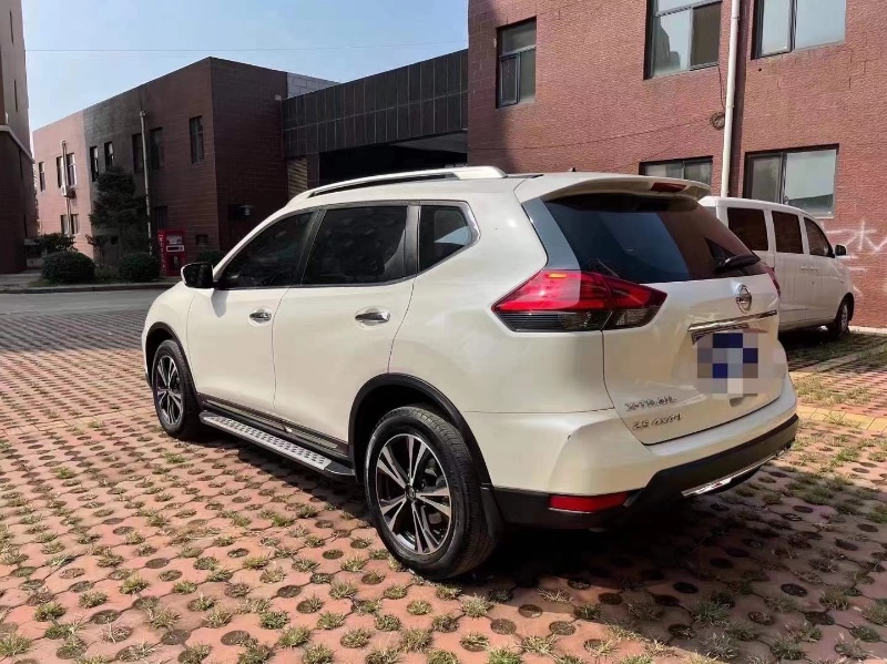 枣庄18年日产奇骏4