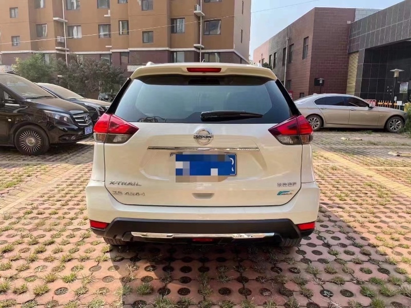 枣庄18年日产奇骏3