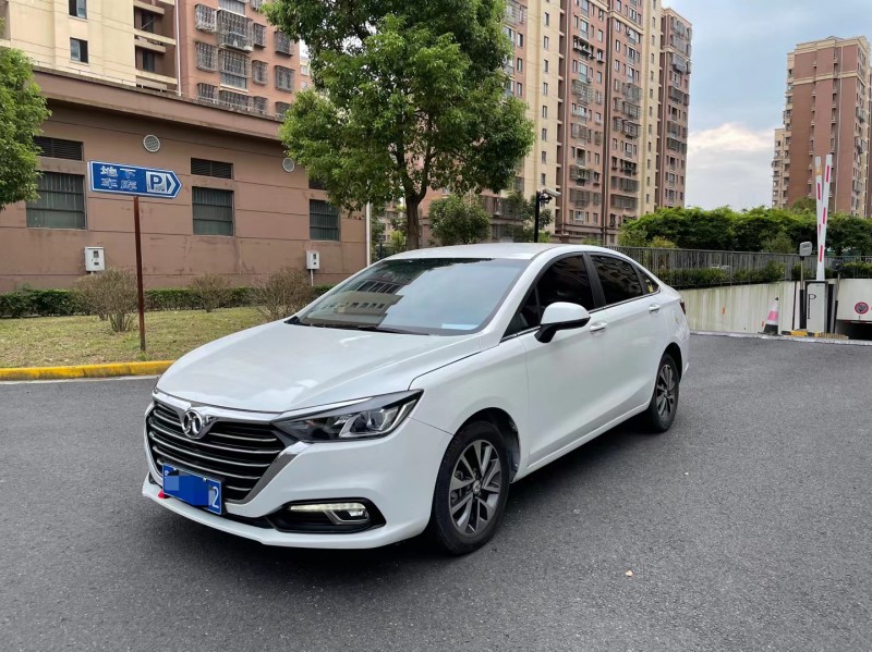 上海21年北汽紳寶D502