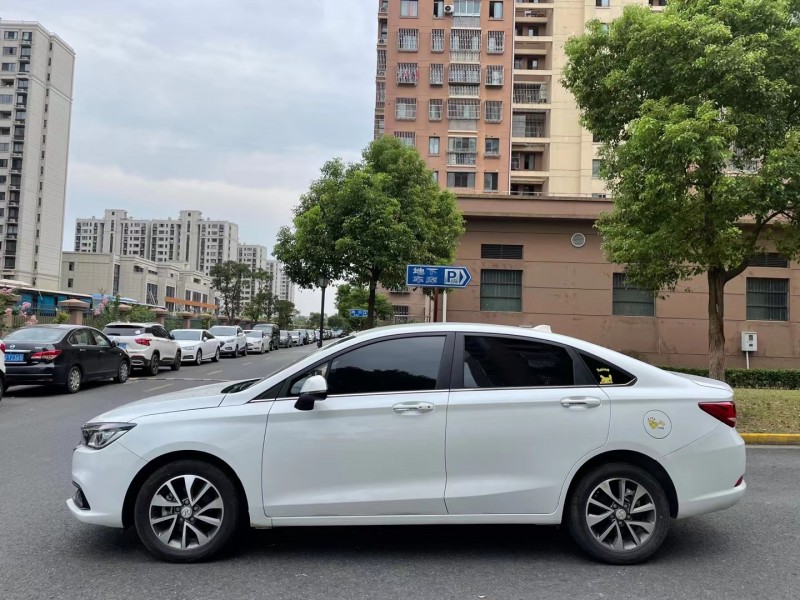 上海21年北汽紳寶D507