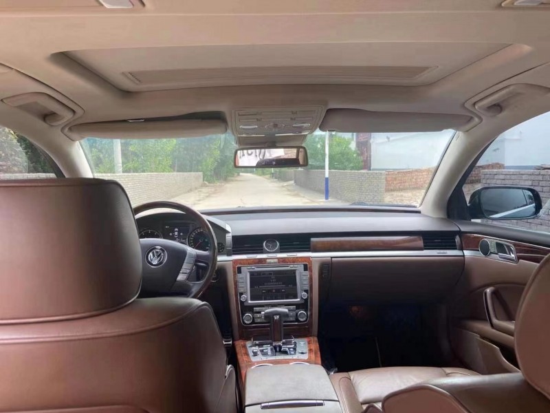 保定14年大众辉腾4