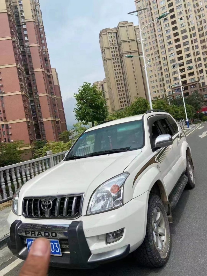 成都09年丰田普拉多3