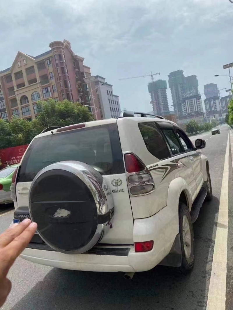 成都09年丰田普拉多9