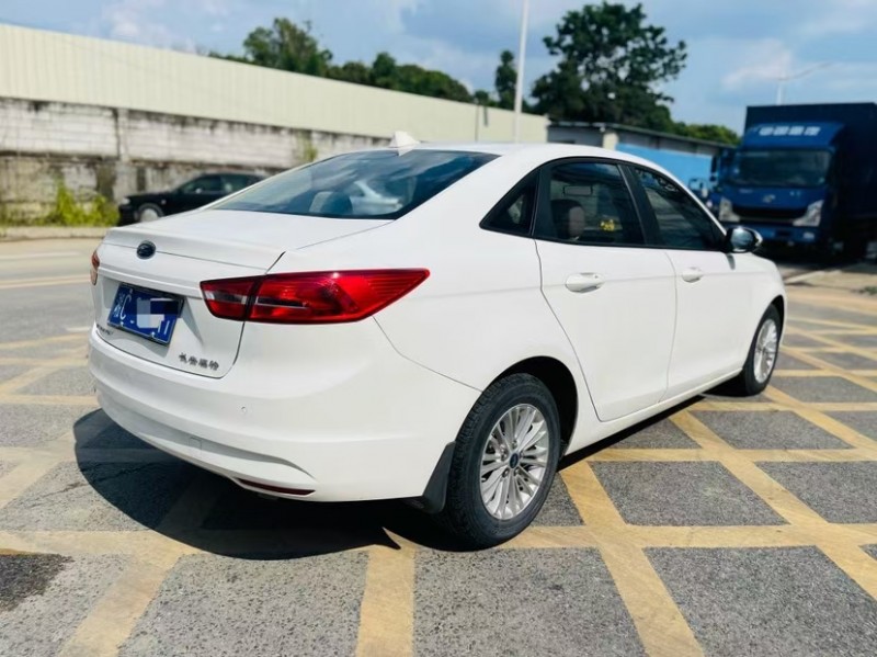 东莞17年福特福睿斯8