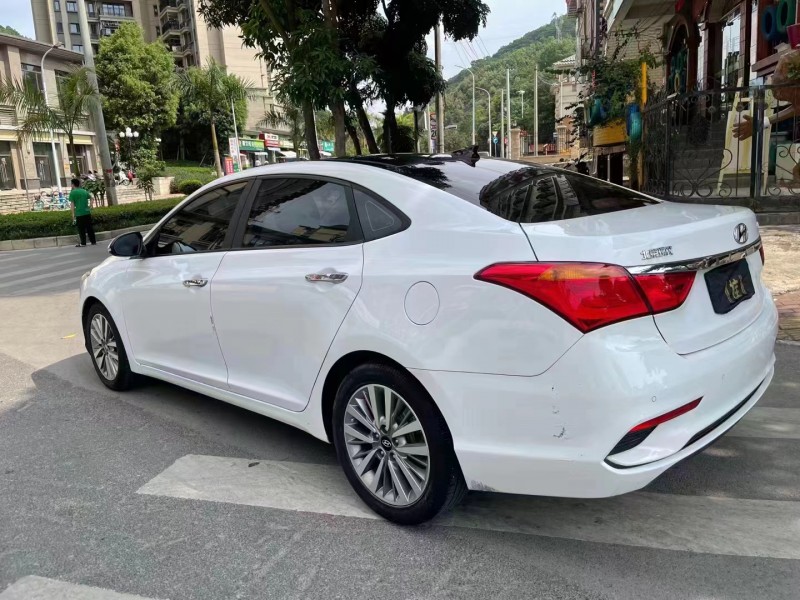 南宁17年现代名图8