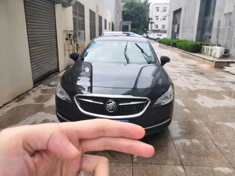 青岛17年别克君越1