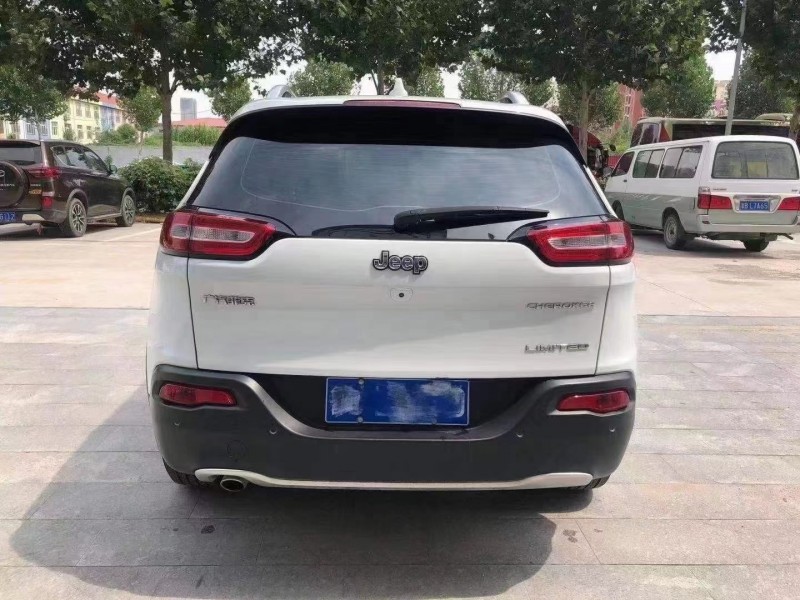 濰坊19年Jeep自由光7