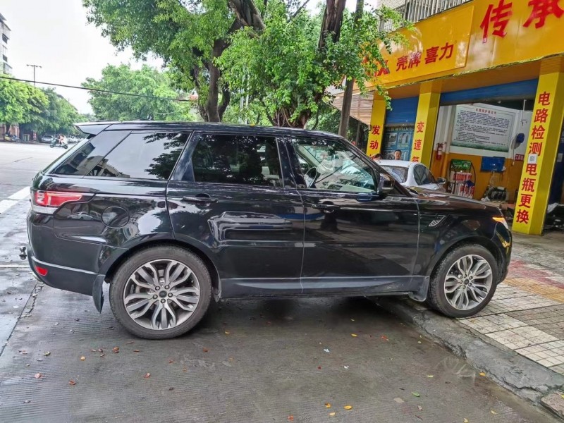 成都14年路虎揽胜运动2