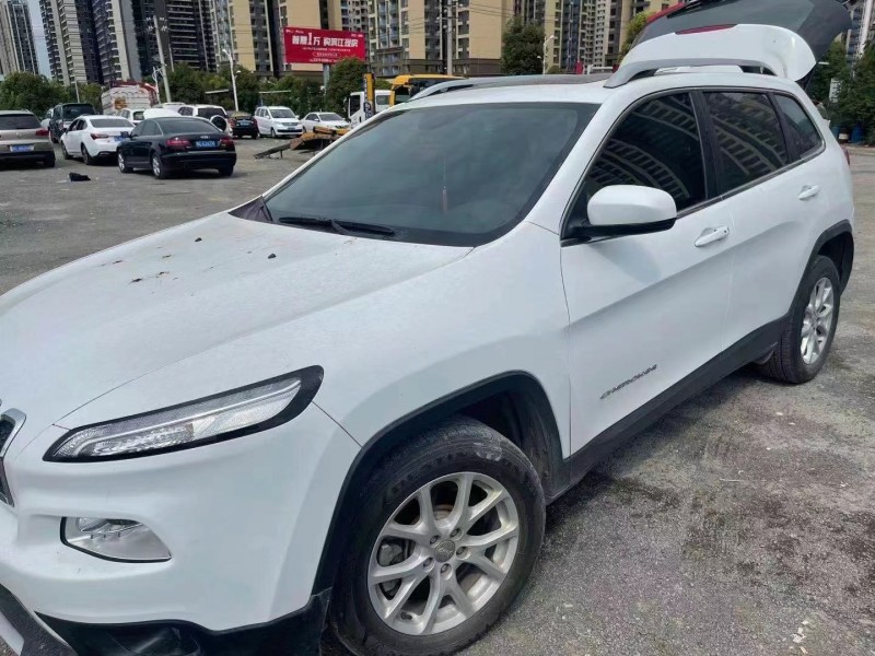 昆明20年Jeep自由光2