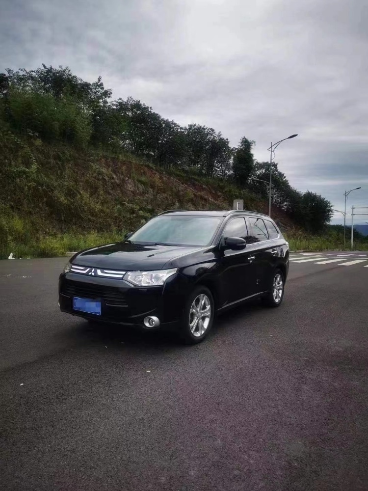 成都14年三菱欧蓝德7