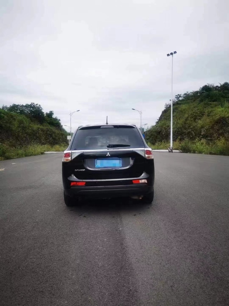 成都14年三菱欧蓝德5