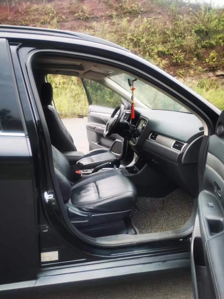 成都14年三菱欧蓝德3