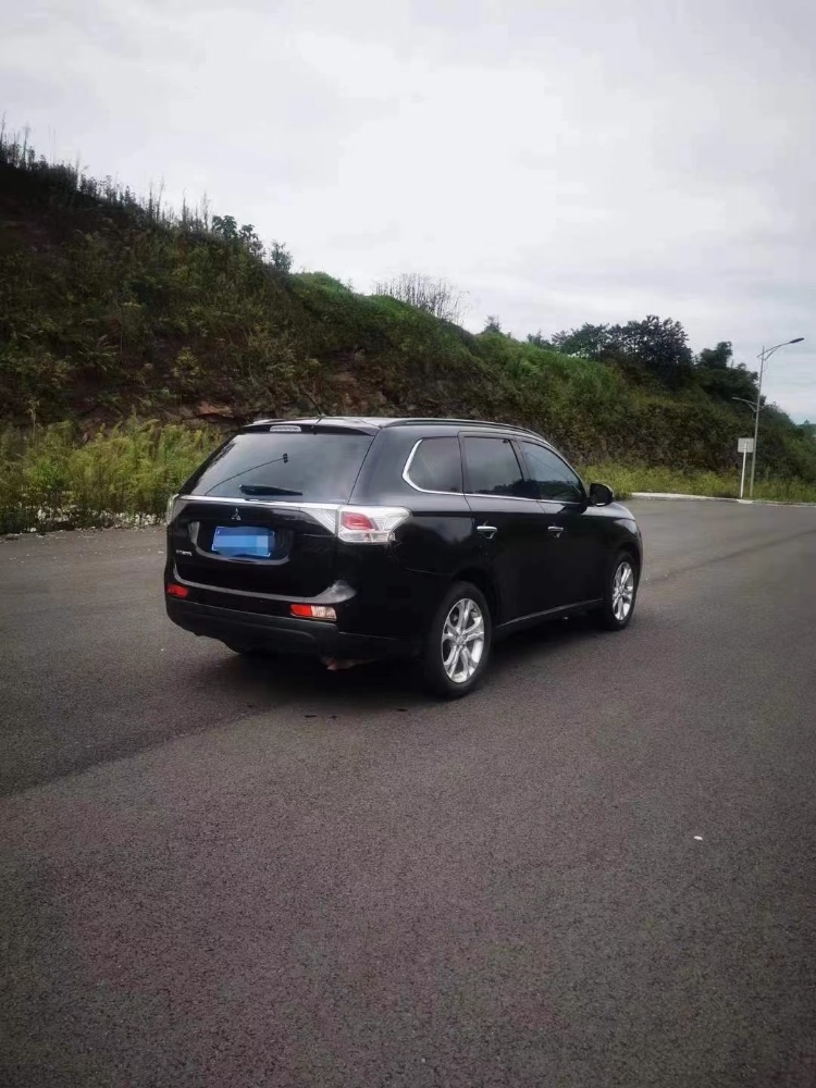 成都14年三菱欧蓝德4