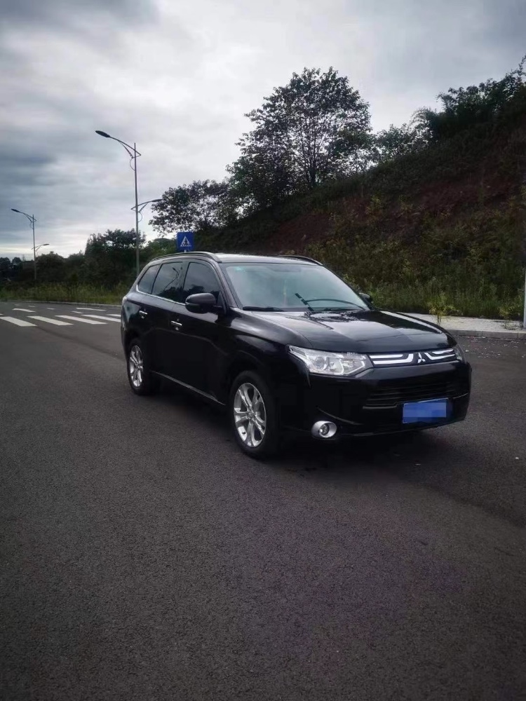 成都14年三菱欧蓝德1