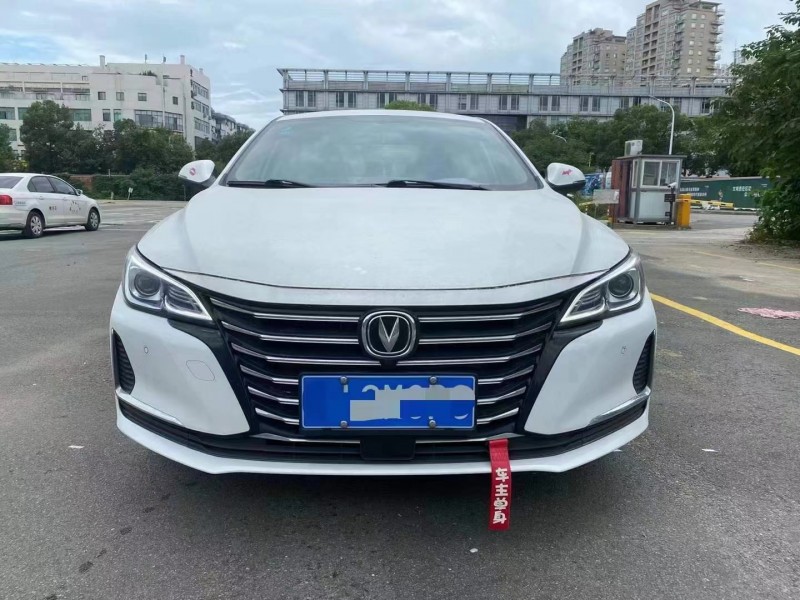 杭州20年長安汽車睿騁CC8