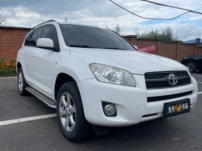 哈爾濱13年豐田RAV42