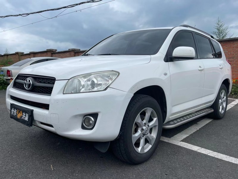 哈爾濱13年豐田RAV43