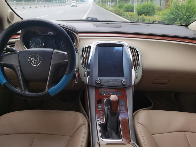 枣庄12年别克君越5