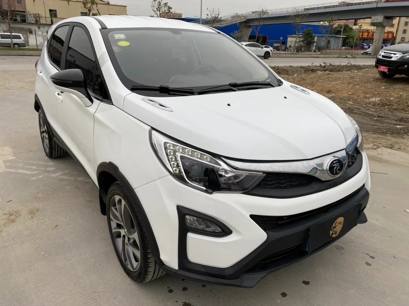 广州18年比亚迪元2