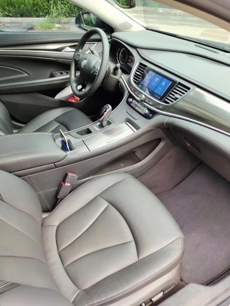 青岛20年别克君越8