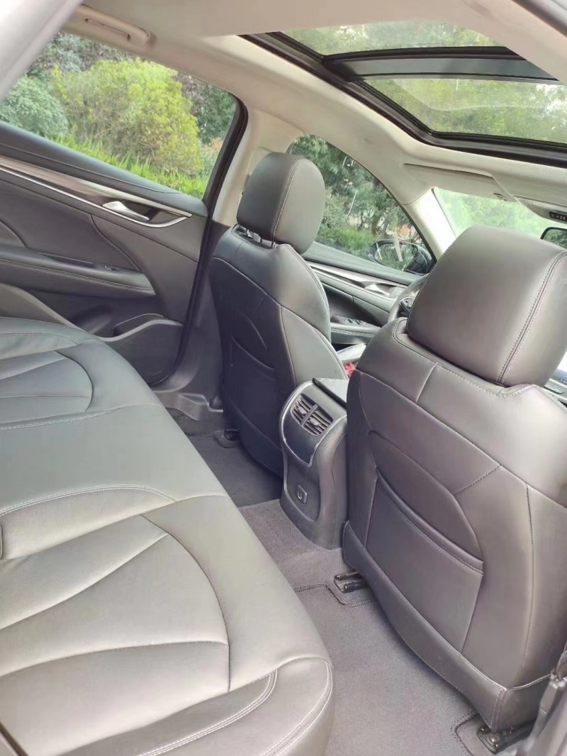 青岛20年别克君越9