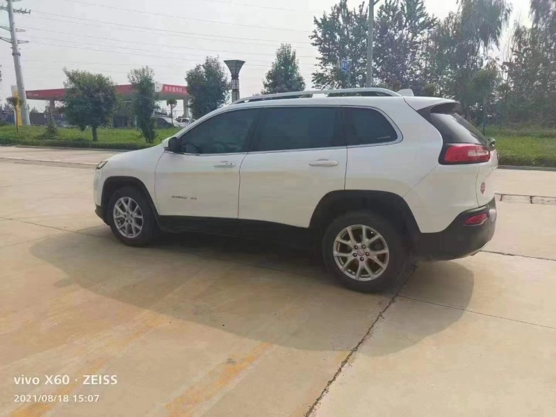 北京17年Jeep自由光8