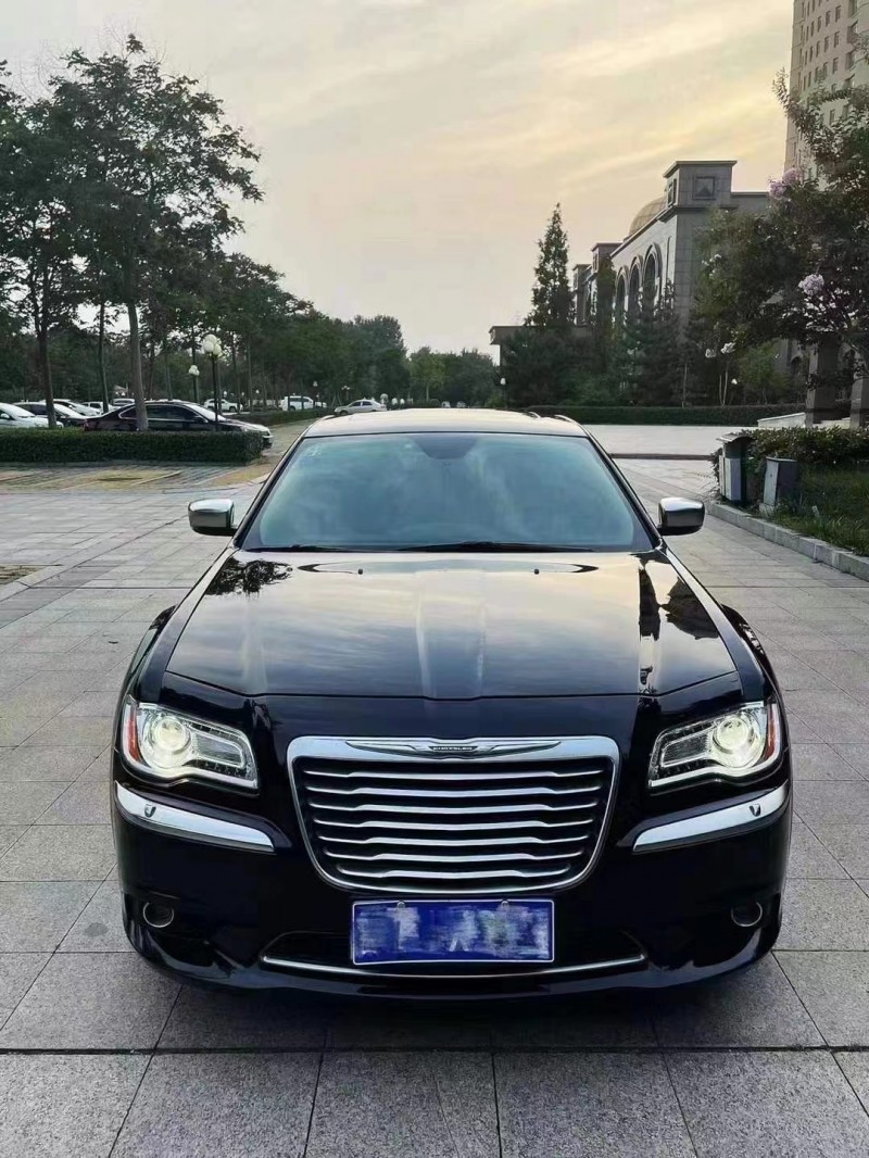 济宁16年克莱斯勒300C1