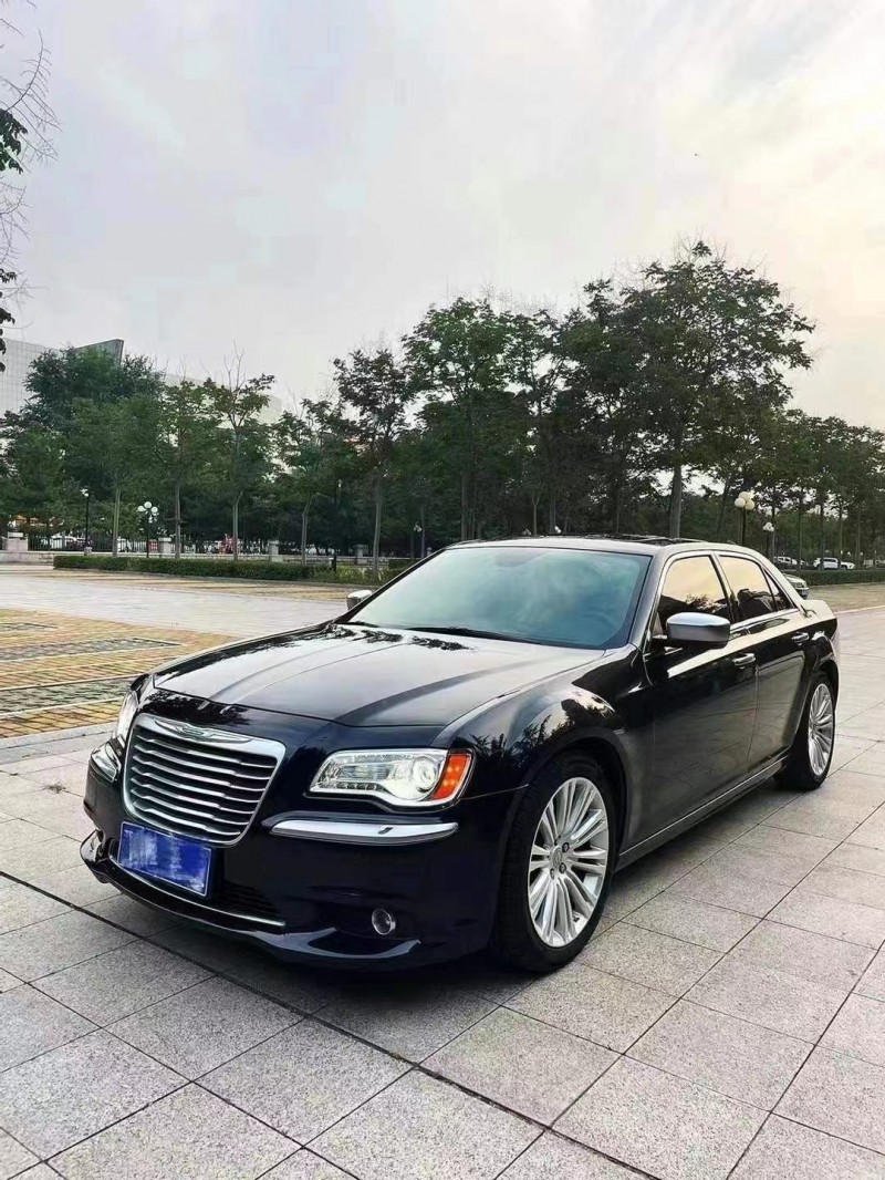 济宁16年克莱斯勒300C2