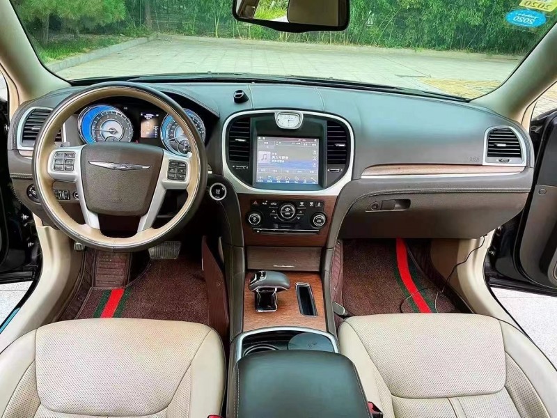 济宁16年克莱斯勒300C4