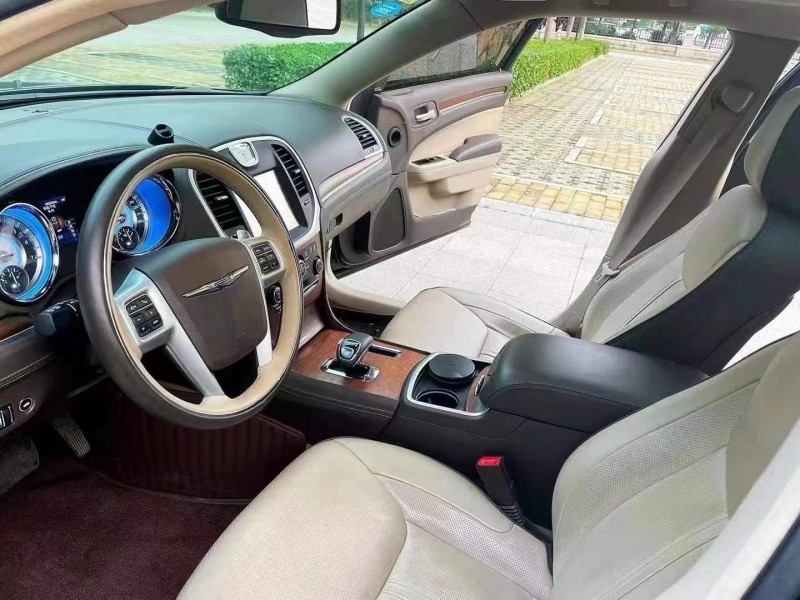 济宁16年克莱斯勒300C5