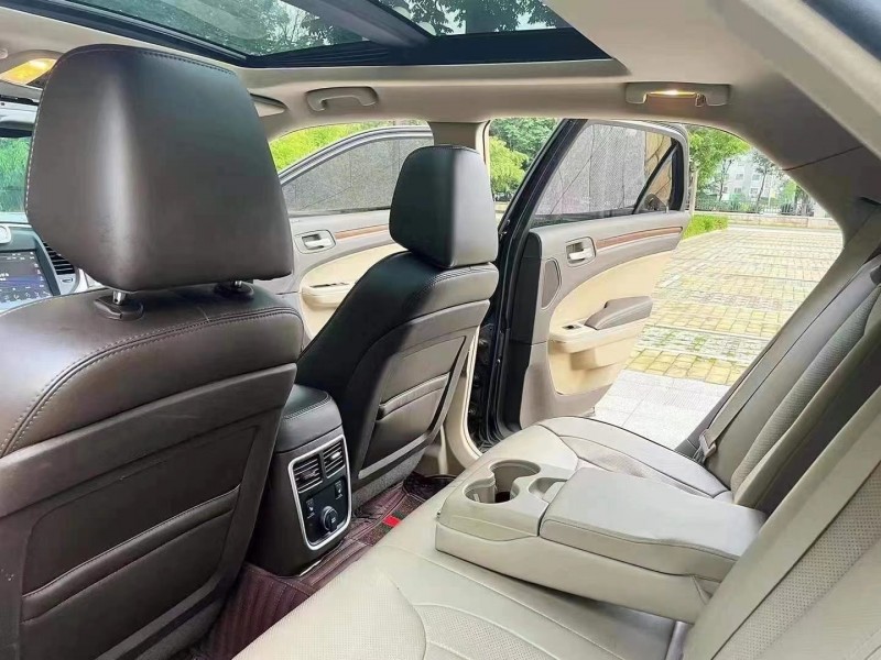 济宁16年克莱斯勒300C7