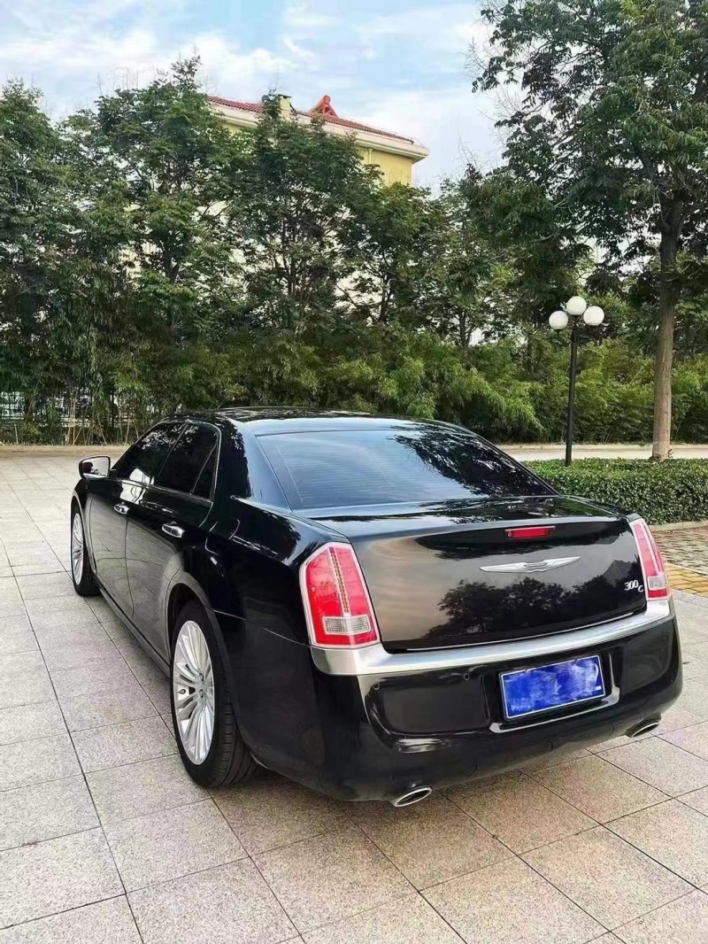 济宁16年克莱斯勒300C9